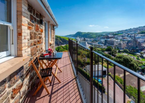 Superb sea front apartment with great sea views
